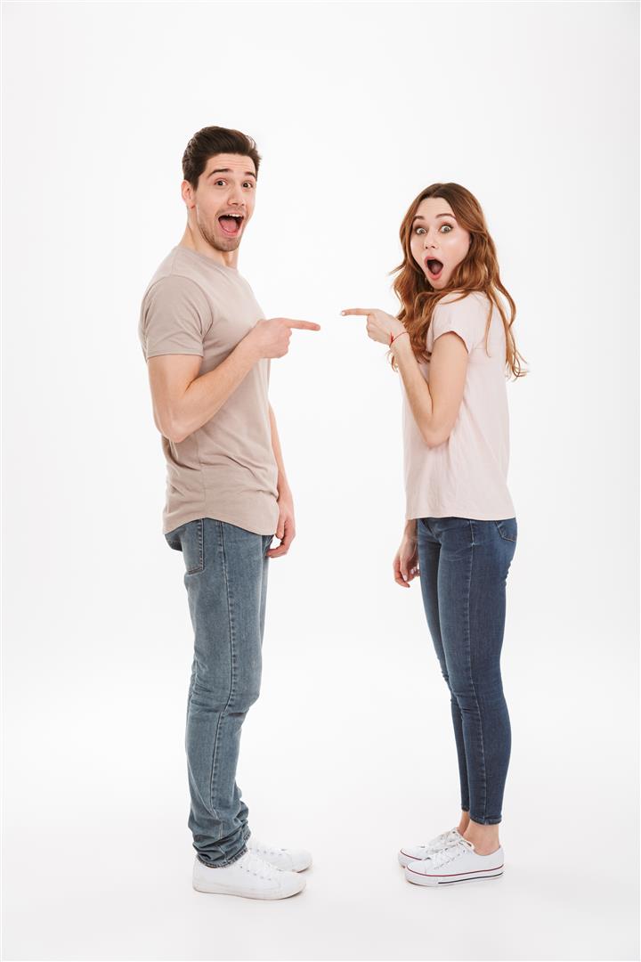 People giving and receiving dating feedback